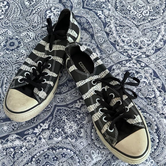 Ladies vintage black and white newsprint Converse sneakers in size 9 - Picture 1 of 7